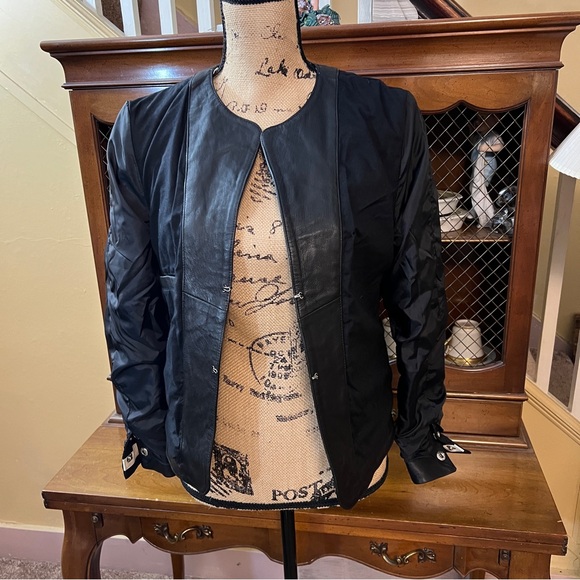 Each x Other Paris Black and Cream Leather Jacket in Excellent Condition.  Sz S. - Picture 11 of 13